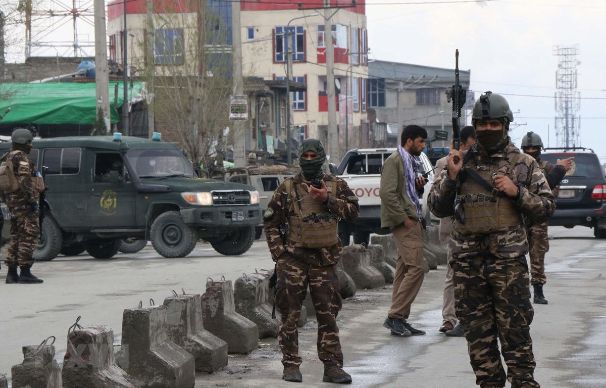 gan 80 nguoi thuong vong trong vu tan cong co quan an ninh afghanistan hinh 1