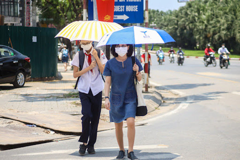 Hà Nội ngày nắng gắt, chiều tối mưa dông - 1