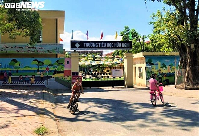 Mâu thuẫn được giải quyết nhưng bố vẫn ra tay tàn bạo với bạn học lớp 1 của con