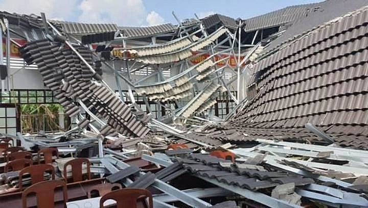 Sập mái hội trường 250 chỗ ngồi ở Hậu Giang: Kỷ luật 3 cán bộ