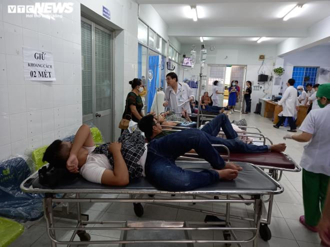 Dự tiệc tối của c&ocirc;ng ty bu&ocirc;n thuốc trừ s&acirc;u, h&agrave;ng trăm người nhập viện cấp cứu - 1