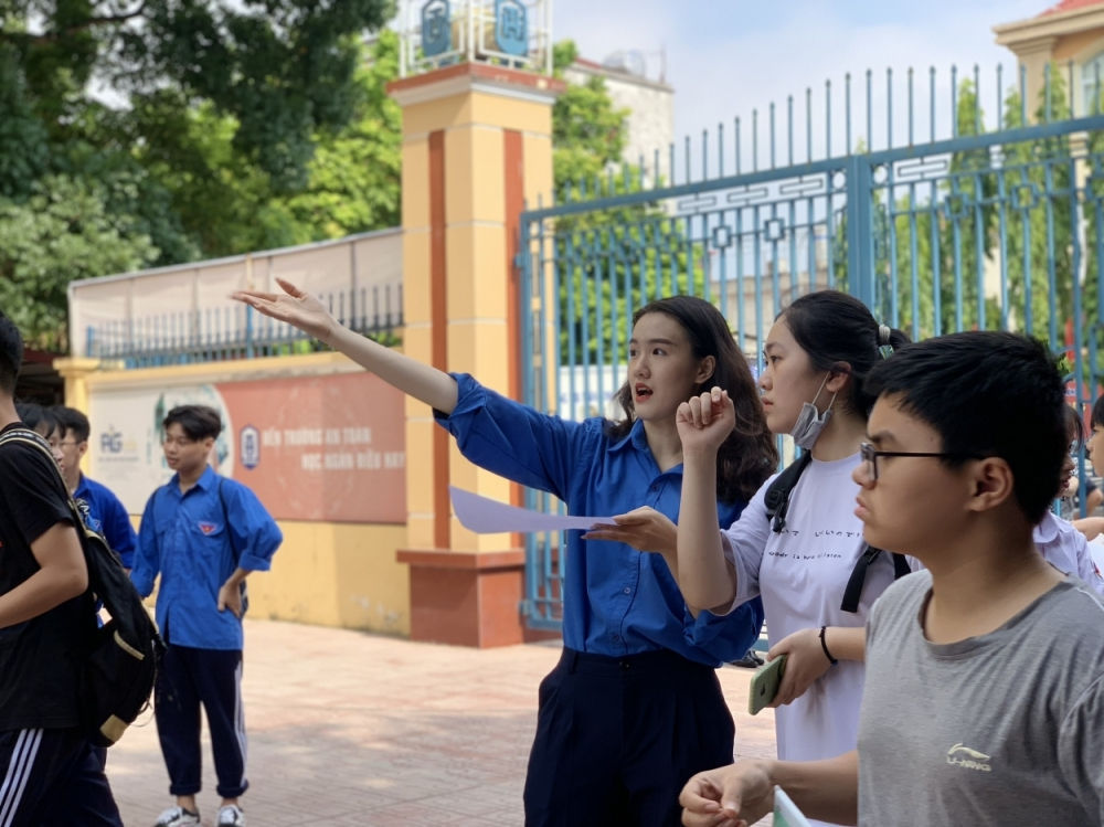 Với 36 đội hình khối đại học, cao đẳng, học viện; 90 đội hình khối địa bàn dân cư phối hợp triển khai hoạt động; tình nguyện viên Thủ đô đã sẵn sàng hỗ trợ nhiệt tình, giúp thí sinh bước vào một kỳ thi thành công