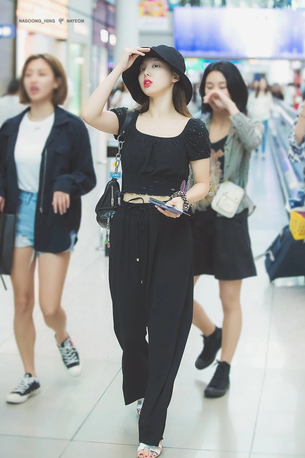 5 kiểu đồ sân bay yêu thích của các idol nổi tiếng mặc đẹp - Ảnh 5