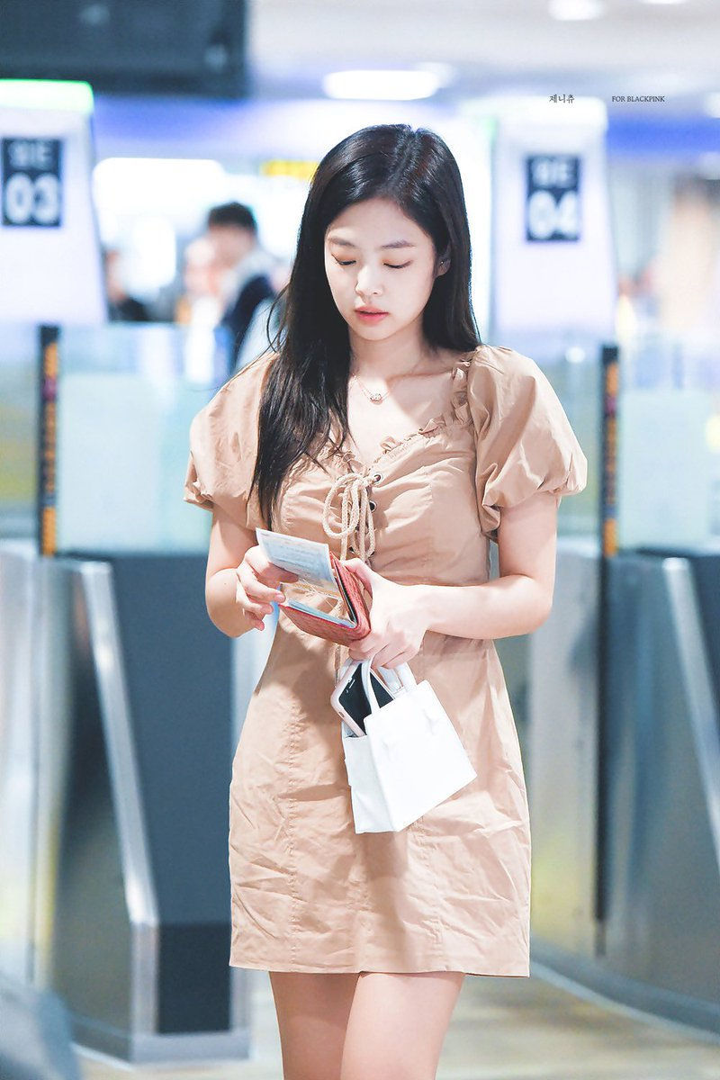 5 kiểu đồ sân bay yêu thích của các idol nổi tiếng mặc đẹp - Ảnh 12