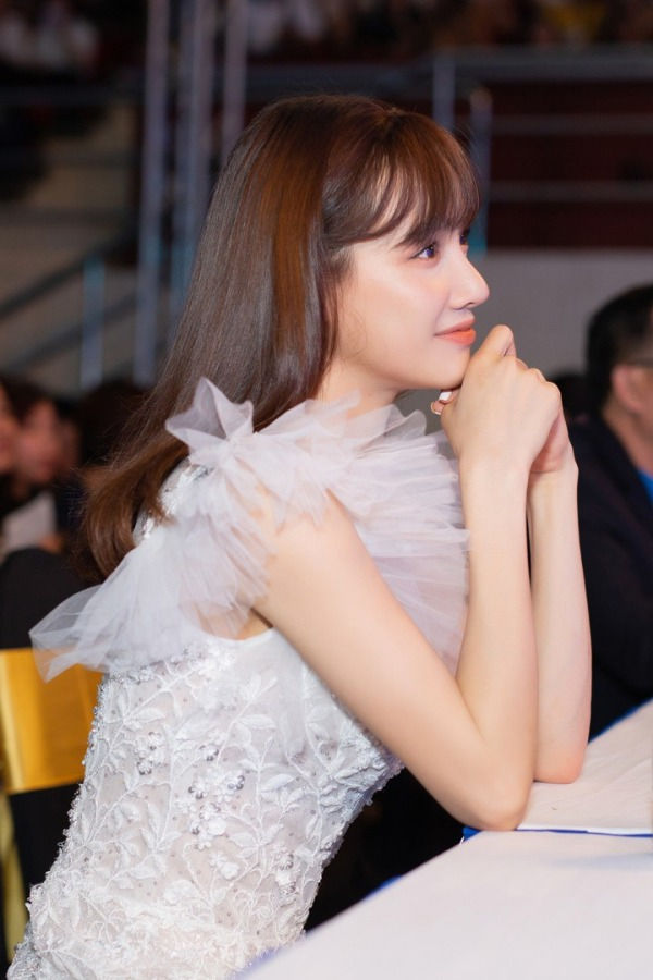 Chẳng cần thẩm mỹ, Nhã Phương có tuyệt chiêu hack tuổi nhờ biến hoá mái tóc - Ảnh 3 Chẳng cần thẩm mỹ, Nhã Phương có tuyệt chiêu hack tuổi nhờ biến hoá mái tóc - Ảnh 3