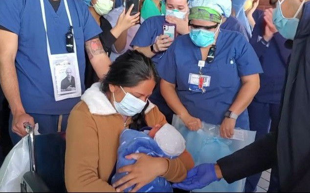 85 tre so sinh o my duong tinh voi covid-19 hinh 1