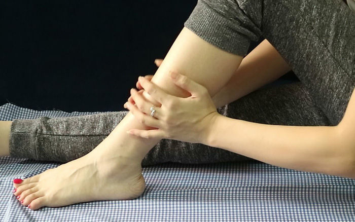 Biện pháp xử lý khi thường xuyên bị chuột rút về đêm - Ảnh 1 Biện pháp xử lý khi thường xuyên bị chuột rút về đêm - Ảnh 1