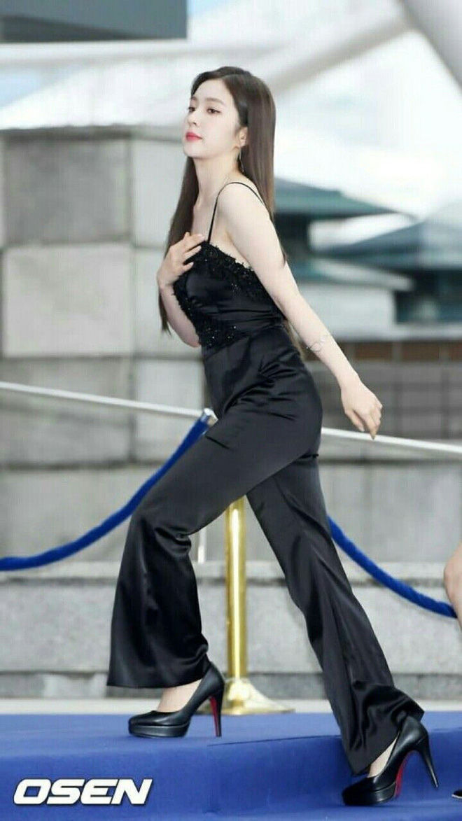 Mỹ nhân Hàn tỏa sáng khi diện jumpsuit 2 dây: Jennie đẹp xuất sắc, Lisa sành điệu khó ai bì kịp - Ảnh 4