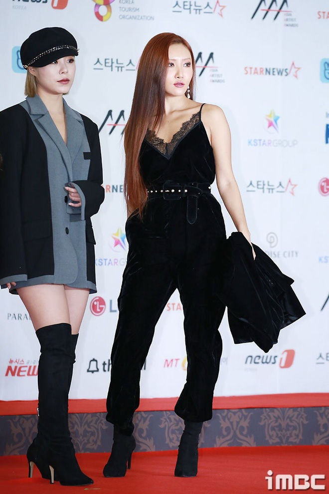 Mỹ nhân Hàn tỏa sáng khi diện jumpsuit 2 dây: Jennie đẹp xuất sắc, Lisa sành điệu khó ai bì kịp - Ảnh 6