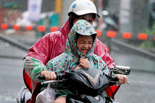 Bắc Bộ mưa dông, chấm dứt đợt nắng nóng kéo dài