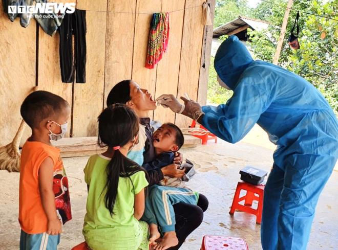 7.500 nhân viên y tế Đắk Lắk được tiêm vaccine phòng bạch hầu - 1