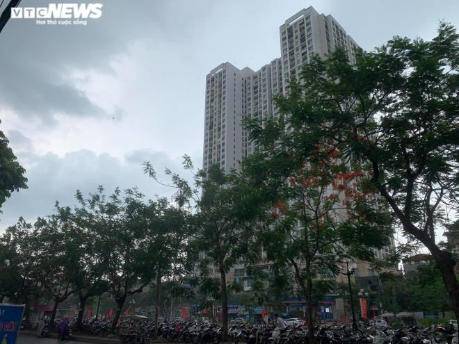 Hà Nội đón mưa rào giải nhiệt sau chuỗi ngày nắng nóng kéo dài - 3