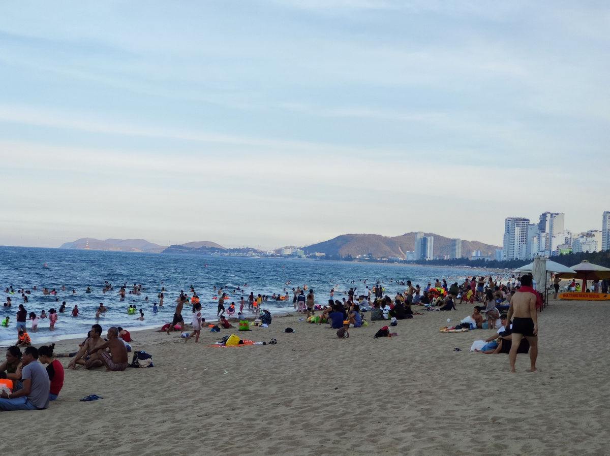 Vì sao nhà giàu ôm tiền đầu tư bất động sản biển? - 1