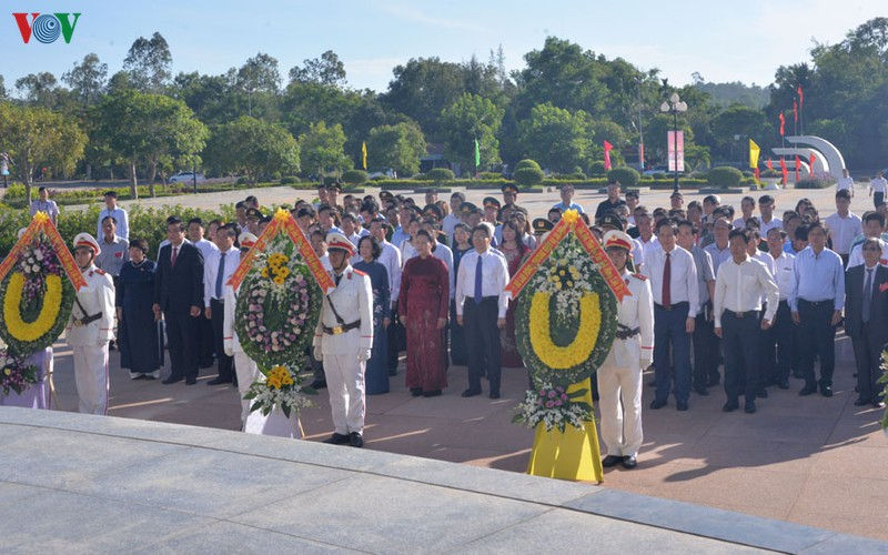chu tich quoc hoi du le trao bang to quoc ghi cong hinh 4