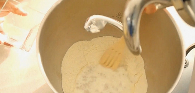 Cách làm bánh donut nướng ngon mê ly tại nhà