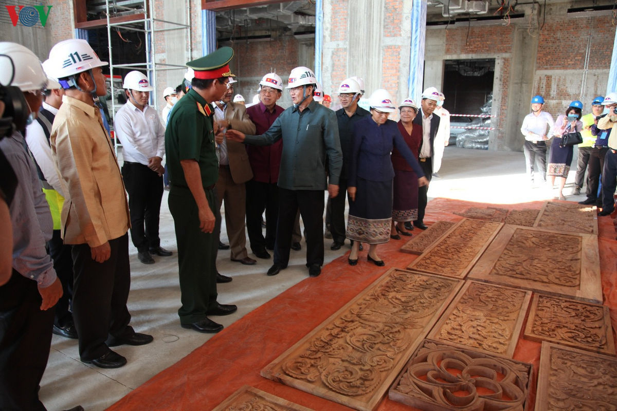 thu tuong lao tham nha quoc hoi lao- cong trinh do viet nam trao tang hinh 2