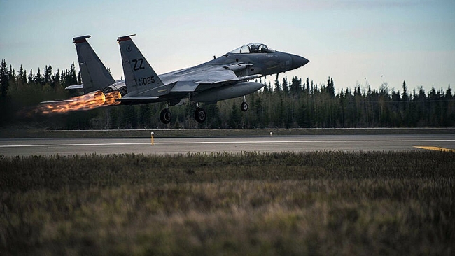 Máy bay chở khách Iran bị F-15 của Mỹ “quấy rối” 2 lần trong 6 phút