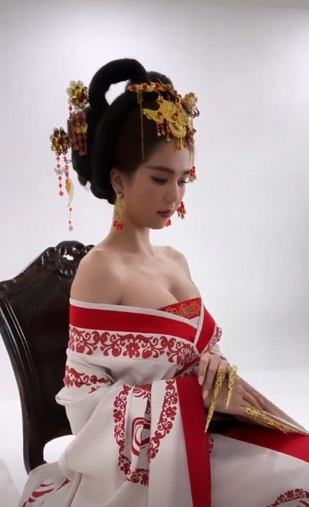 Vòng 1 lại phồng như quả bóng, Ngọc Trinh tuyên bố: 'Muốn to là to, muốn nhỏ là nhỏ' - Ảnh 4 Vòng 1 lại phồng như quả bóng, Ngọc Trinh tuyên bố: 'Muốn to là to, muốn nhỏ là nhỏ' - Ảnh 4