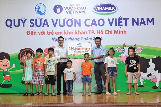 Vinamilk tiếp tục hành trình kết nối yêu thương tại TP.HCM - 2