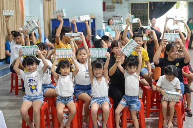 Vinamilk tiếp tục hành trình kết nối yêu thương tại TP.HCM - 9