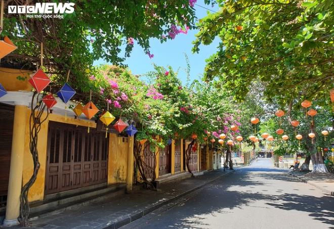 Phố cổ Hội An tạm dừng bán vé tham quan - 1