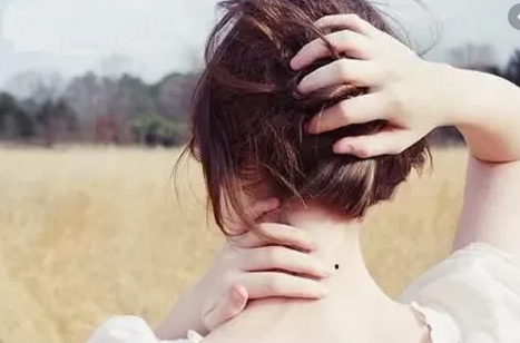 5 nốt ruồi đại phú đại quý, ai sở hữu tài lộc đến nhà, giàu sang nứt vách - Ảnh 1