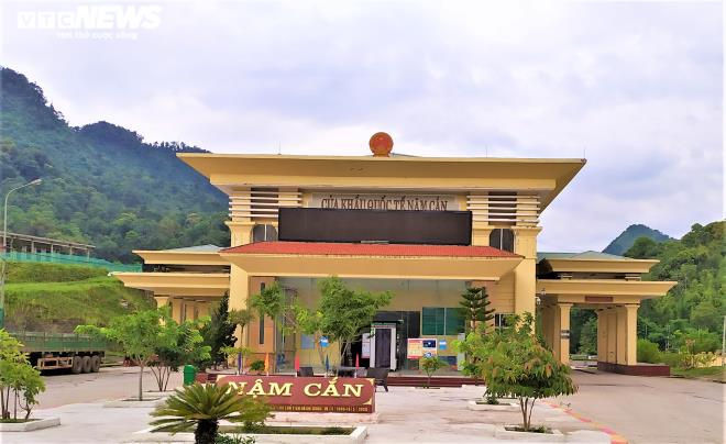 Bộ đội biên phòng Nghệ An tuần tra thâu đêm, ngăn nhập cảnh trái phép - 1