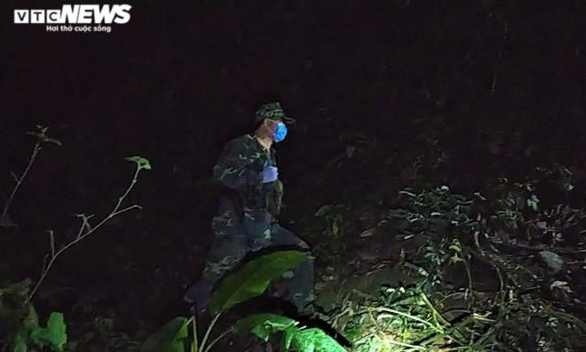 Bộ đội biên phòng Nghệ An tuần tra thâu đêm, ngăn nhập cảnh trái phép - 7