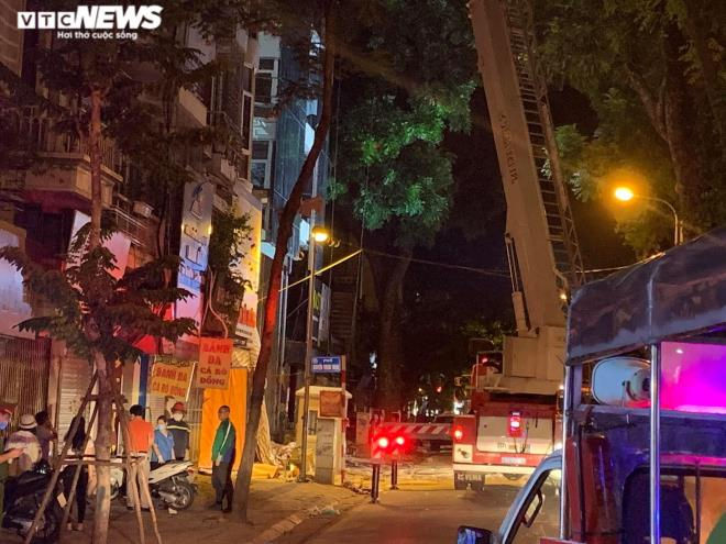 H&agrave; Nội: Hiện trường vụ sập gi&agrave;n gi&aacute;o l&agrave;m 4 người thương vong - 1