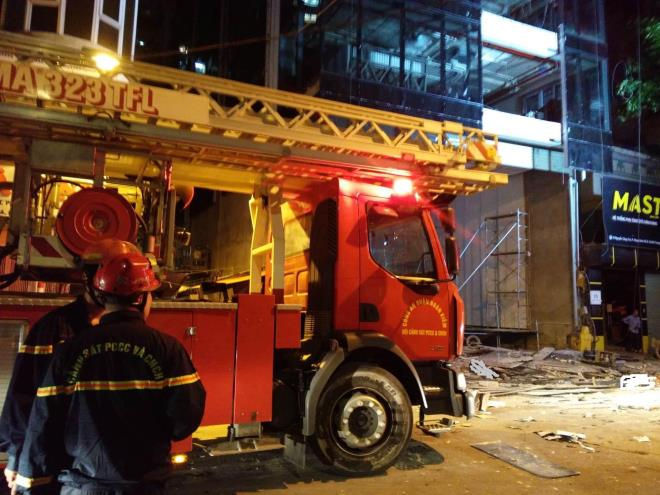 H&agrave; Nội: Hiện trường vụ sập gi&agrave;n gi&aacute;o l&agrave;m 4 người thương vong - 4