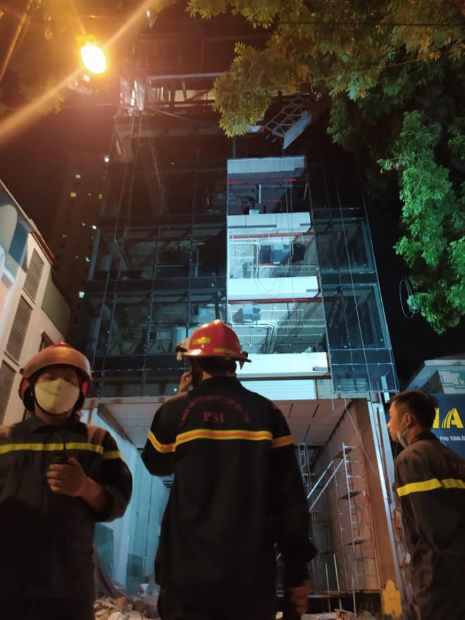 H&agrave; Nội: Hiện trường vụ sập gi&agrave;n gi&aacute;o l&agrave;m 4 người thương vong - 5