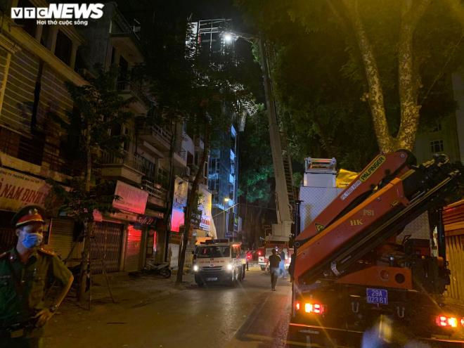 H&agrave; Nội: Hiện trường vụ sập gi&agrave;n gi&aacute;o l&agrave;m 4 người thương vong - 8