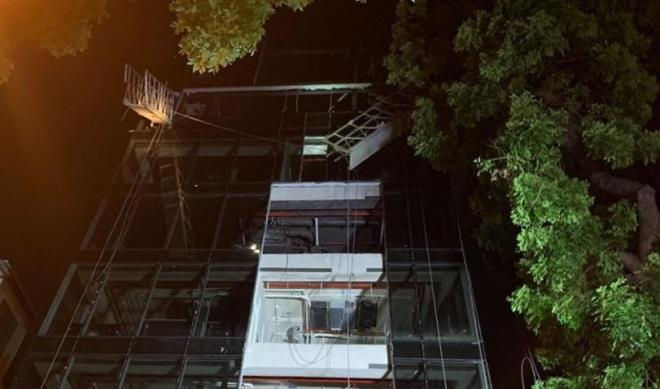 H&agrave; Nội: Hiện trường vụ sập gi&agrave;n gi&aacute;o l&agrave;m 4 người thương vong - 10