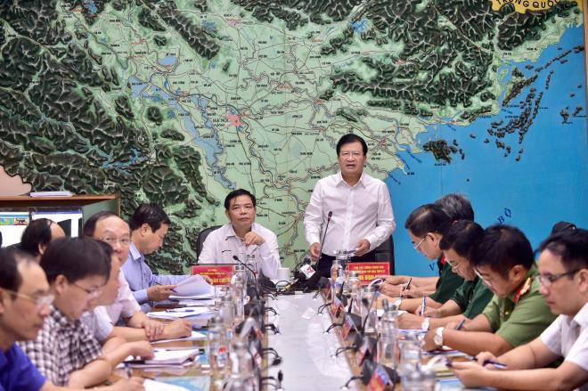 Ph&oacute; Thủ tướng Trịnh Đ&igrave;nh Dũng: Khẩn trương chống b&atilde;o vẫn phải đảm bảo ph&ograve;ng dịch - 2