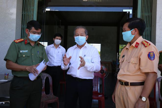 Huế điều xe qu&acirc;n đội đ&oacute;n người từ Đ&agrave; Nẵng trở về - 3