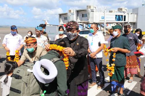 4.000 du khach den bali (indonesia) trong ngay dau tien mo cua tro lai hinh 1