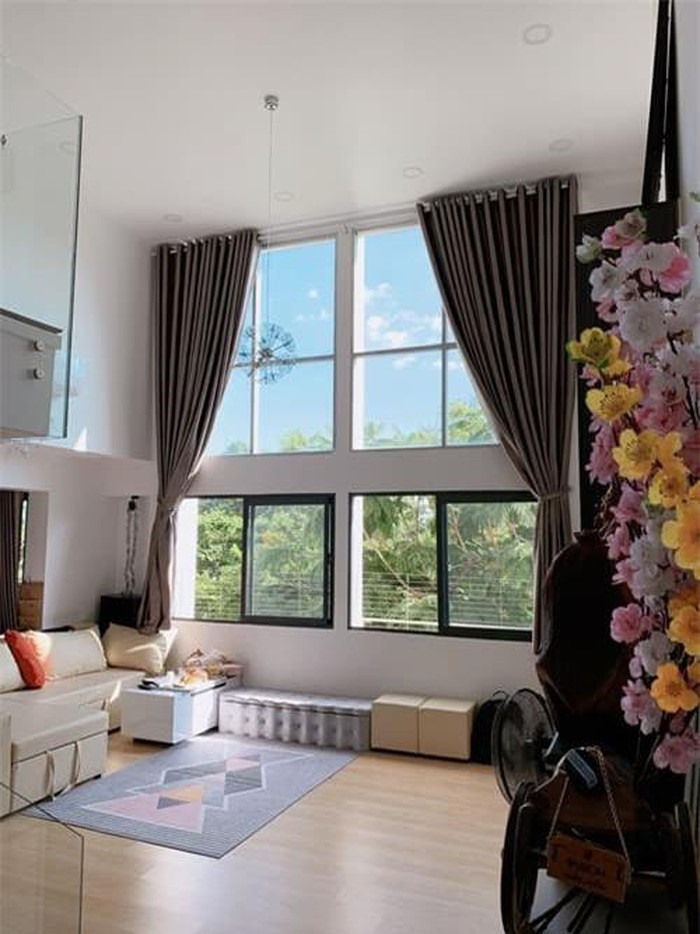 Căn hộ của Sỹ Luân có nhiều cửa sổ to, thoáng mát. Ảnh” NSCC