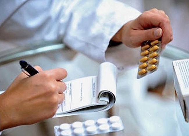 Bộ Y tế: Bác sĩ không được kê đơn thuốc điều trị quá ba tháng cho người bệnh