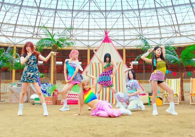 Đồ 'chắp vá' đắt đỏ của (G)I-DLE gây tranh cãi - Ảnh 5