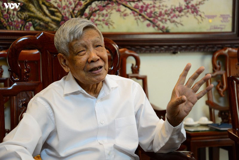 tong bi thu le kha phieu: con nguoi