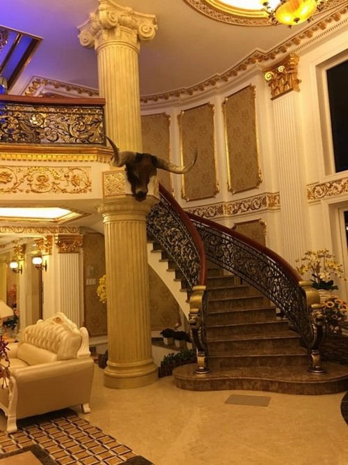 Nội thất bên trong