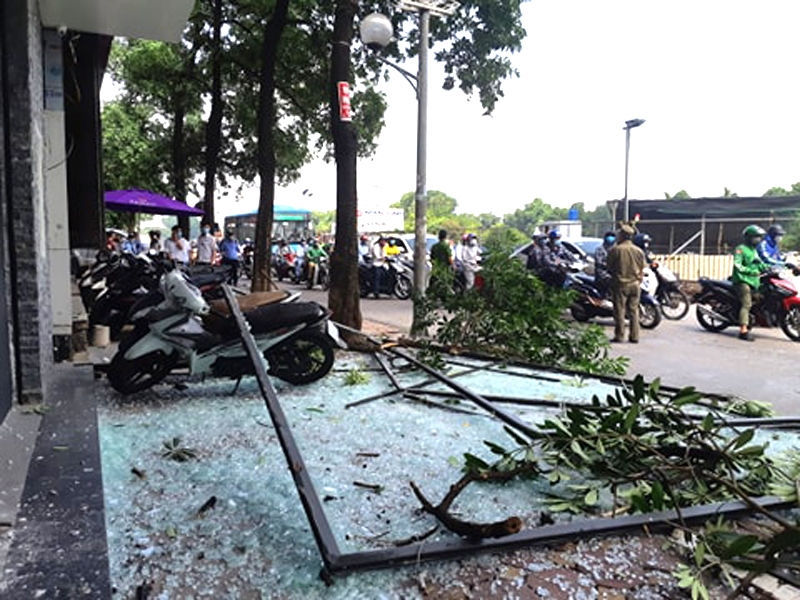 ha noi no binh gas o pho kim ma khien 3 nguoi bi thuong