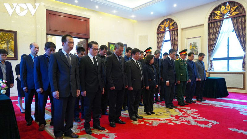 le vieng nguyen tong bi thu le kha phieu tai trung quoc, nhat ban hinh 2