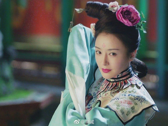 Hoàng hậu vạn người mê kẻ chân mày cong dài như cây cầu, để mặt nghiêm trang cũng hoá hài - Ảnh 5