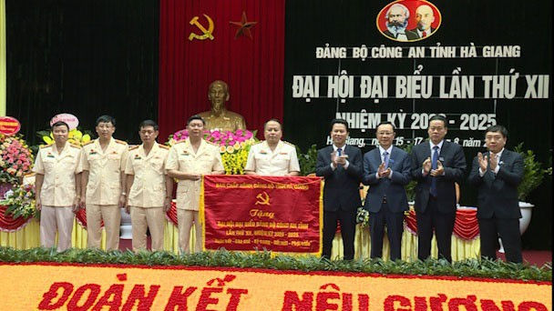 dai ta phan huy ngoc giu chuc bi thu dang uy cong an tinh ha giang  hinh 1