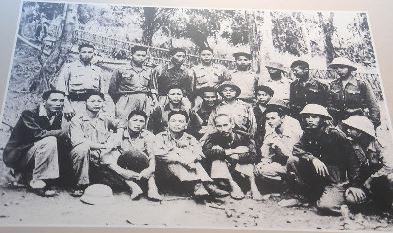 hinh anh gan gui cua chu tich ho chi minh voi cong an nhan dan  hinh 17