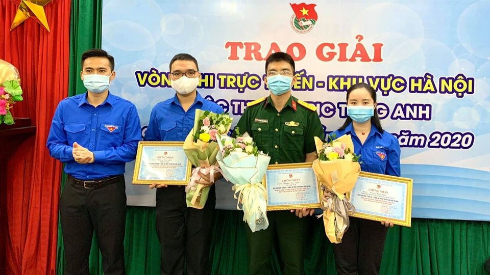 trao giai tuan 3 cuoc thi olympic tieng anh cua can bo tre
