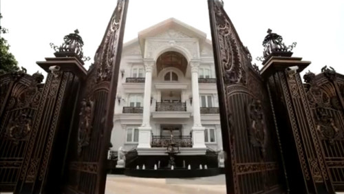 Toàn cảnh căn biệt thự. Ảnh: Cắt từ clip