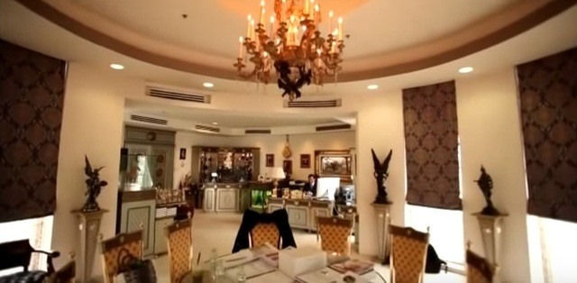 Nội thất bên trong biệt thự. Ảnh: Cắt từ clip