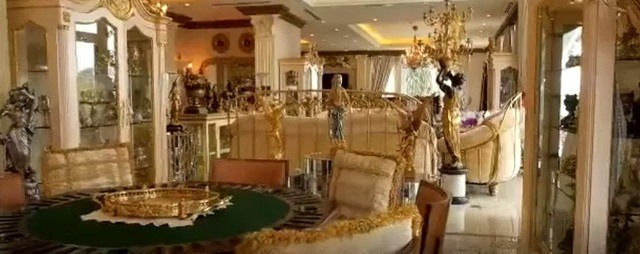 Nội thất bên trong biệt thự. Ảnh: Cắt từ clip